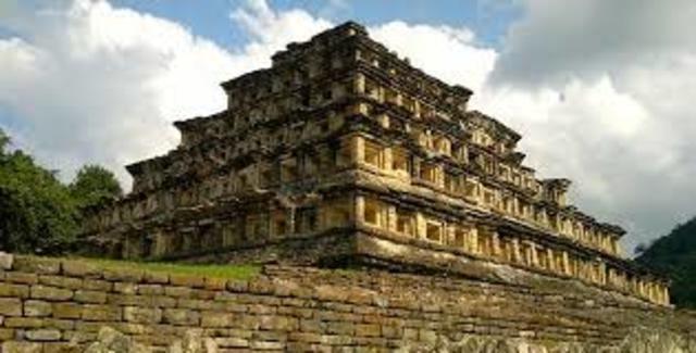 Construcción de la piramida mayor en tajin