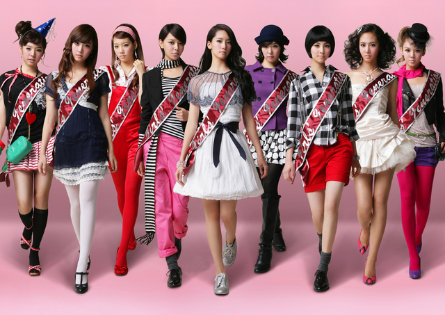 Girls groups and colorful fashion