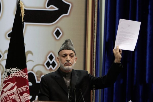 Leader of Taliban signs peace treaty