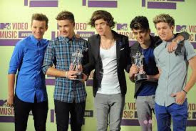 One Directions get an MTV award for most watched artist of the year