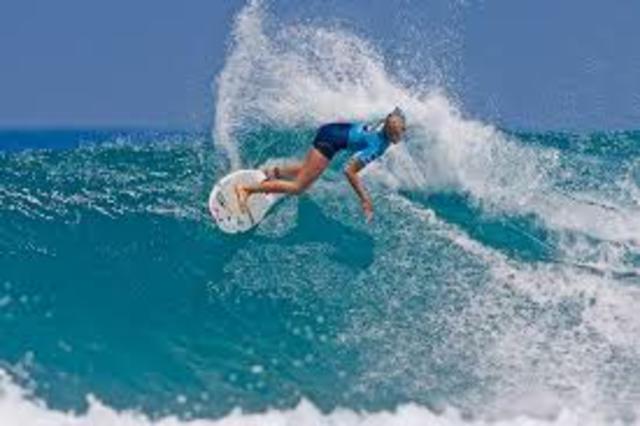 Bethany competes in the Billabong ASP World Junior Championship & comes in 2nd
