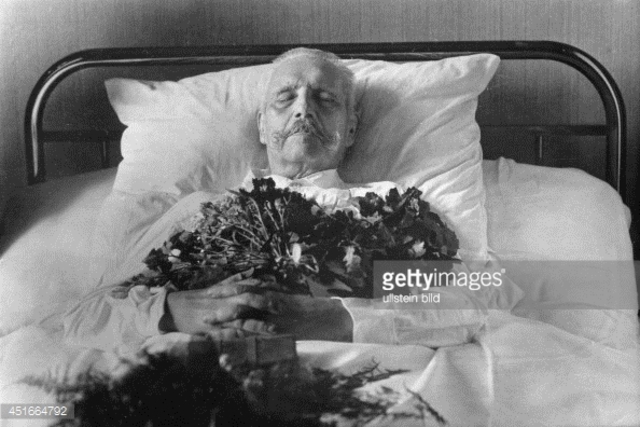 Paul von Hindenburg sterft