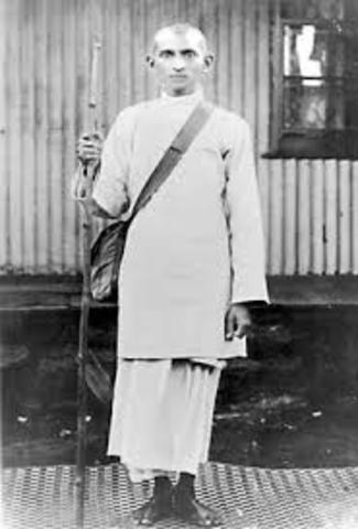 Gandhi returns to India from London