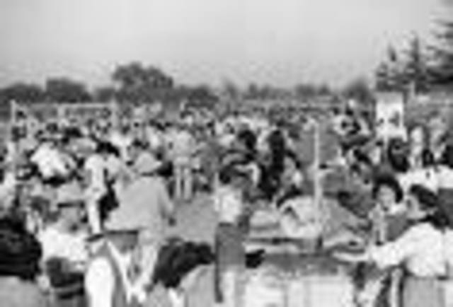 Japanese and Americans rsent to elocation centers