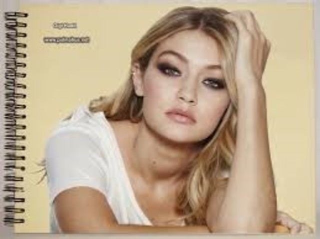 También ha aparecido en otro vídeo musical, interpretando al interés amoroso del cantante ganador del Grammy Miguel en su canción "Simplethings"