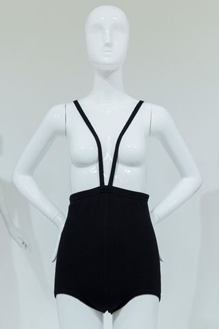 Invención del "Monokini"