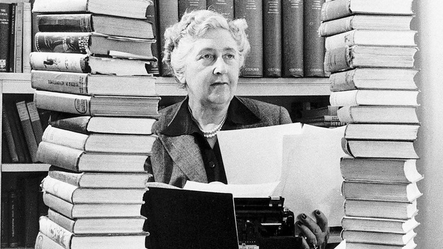 AGATHA CHRISTIE