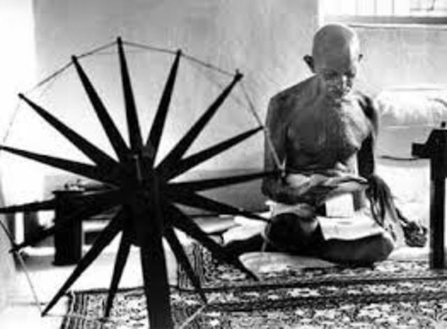 Mahatma begins peaceful reveloution
