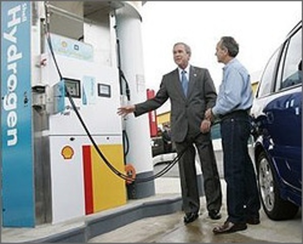 President Bush Unveils the Hydrogen Fuel Initiative to Promote Hydrogen Fuel Cell Development