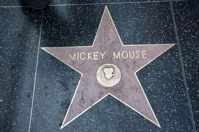 Mickey celebra su 50 aniversario