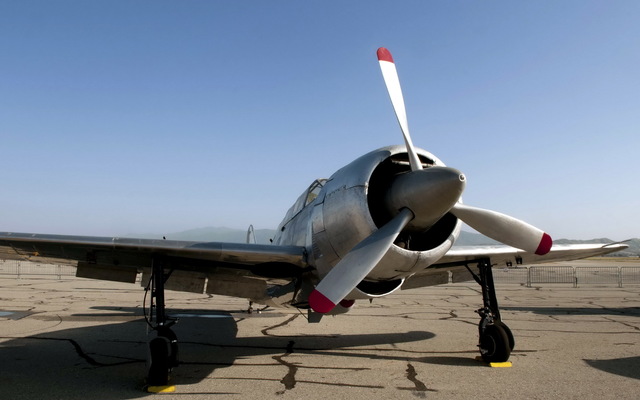 Los aviones de hélice y helicópteros