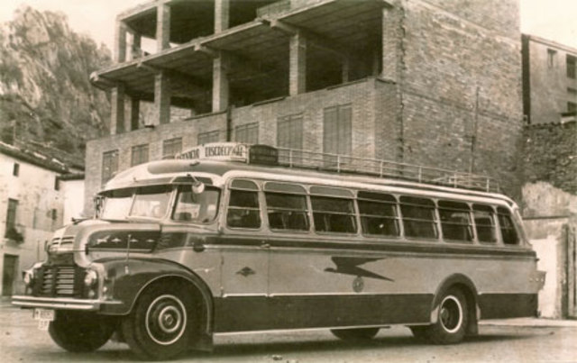 Invención de autocares.