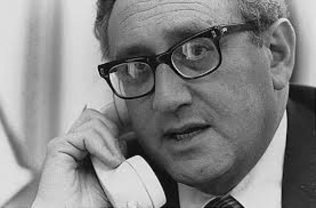 Henry Kissinger Starts Peaces Tealks in Paris