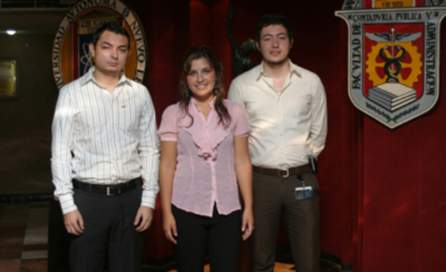 Egresó primera generación de Negocios Internacionales