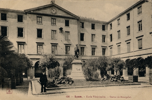 Segunda escuela de medicina veterinaria en Francia.