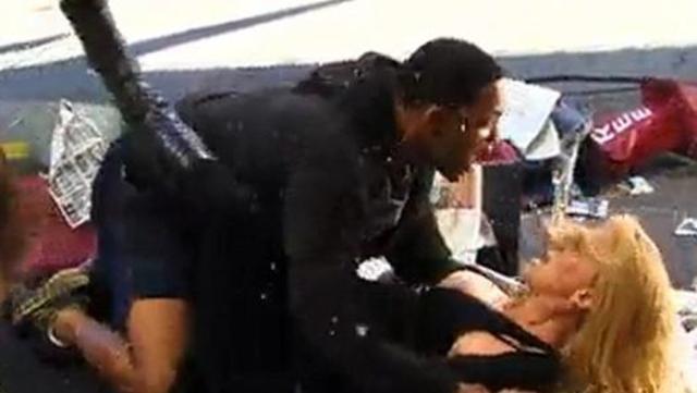 Hancock fight vs Mary in the middle of NY destroying the city and Ray discover the powers of his wife