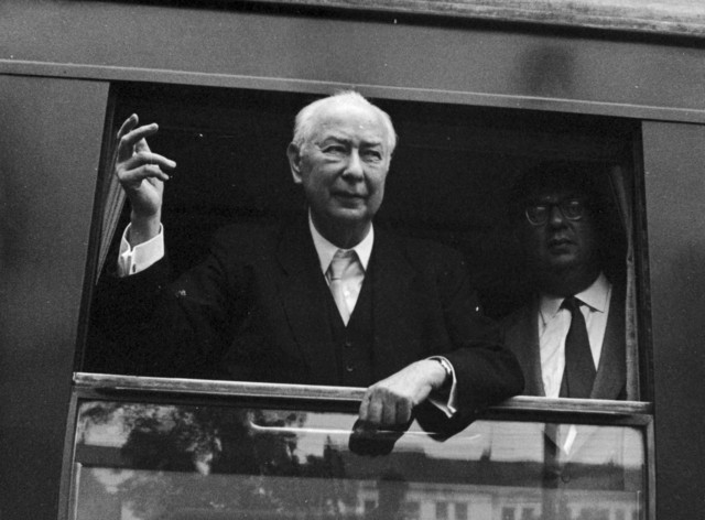 Theodor Heuss gewählt