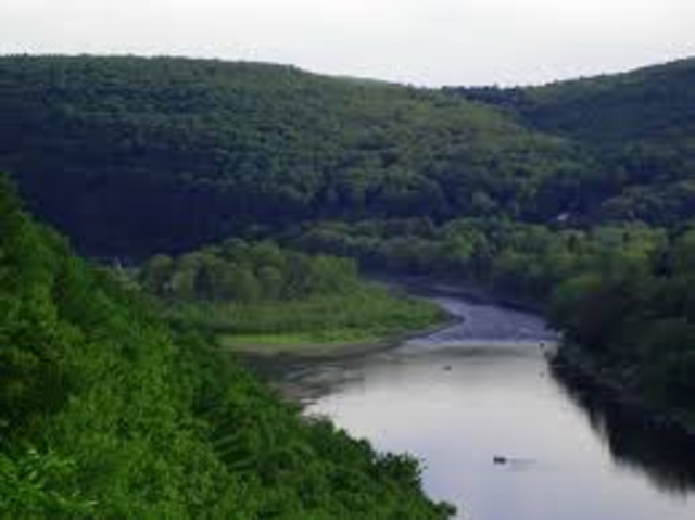 Redcoats push Washington’s army across the Delaware River into Pennsylvania