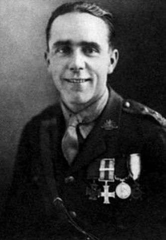 joseph maxwell introduces electrical microphones