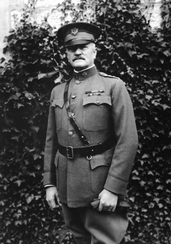 General John J. Pershing became AEF leader