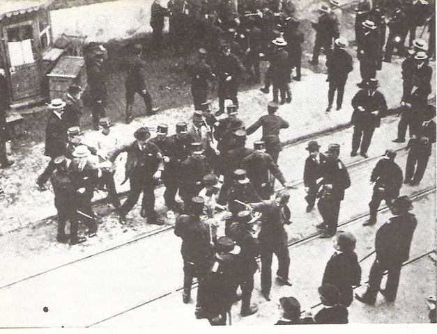 Italia declara la guerra a Turquía.