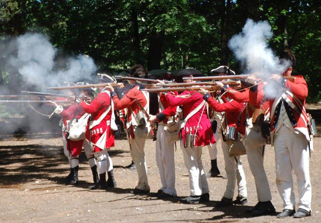 Redcoats Push Washington Across Delaware and into pennsylvania