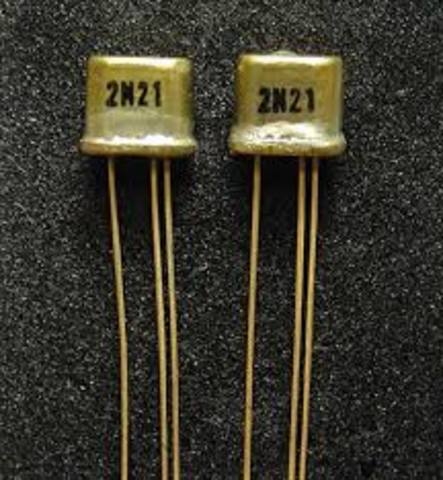 El uso del transistor permite fabricar equipos más pequeños y  más rápidos