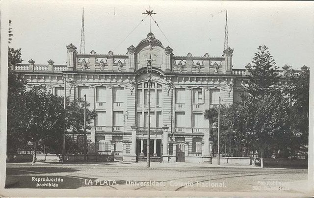 Se firma un convenio ad referéndum entre la Nación y la Provincia para la creación de la Universidad Nacional.