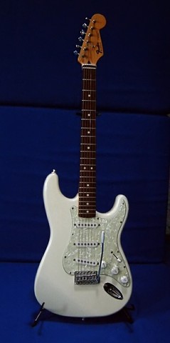 Fender debuts the Stratocaster