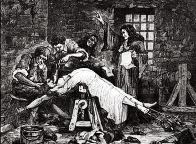 PRIMER FRENO DE CAZA DE BRUJAS