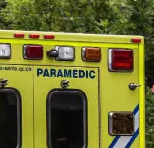 PARAMÉDIC appears on ambulances