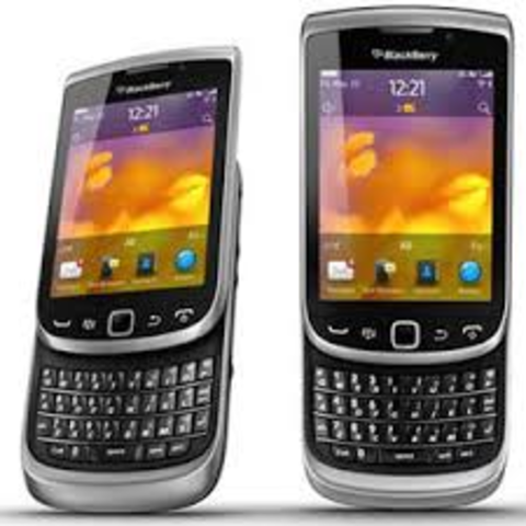 2011 se pone a la venta el primer dispositivo torch blackberry