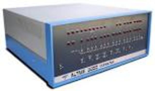 MITS Altair 8800 (Primer ordenador personal comercial) (CUARTA GENERACION MICROPROCESADORES )