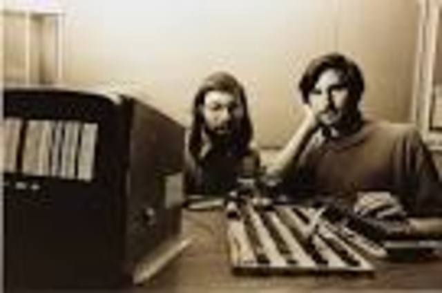 APLLE I ( Steve jobs and Steve wozniak) (CUARTA GENERACION MICROPROCESADORES)