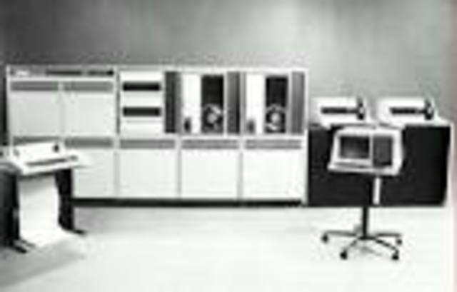 DEC VAX  11/780 ( TERCERA GENERACION CIRCUITOS INTEGRADOS)