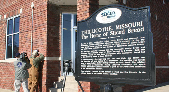 Invention of sliced bread