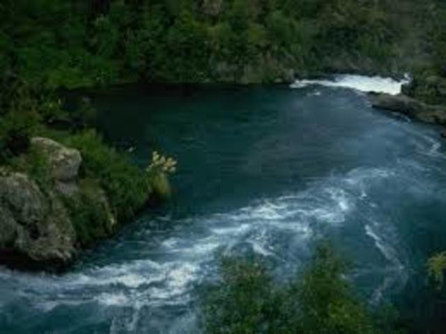 estudios en varias lagunas y ríos de Colombia