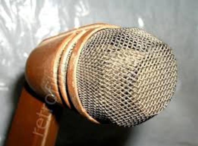 se invento el microfono