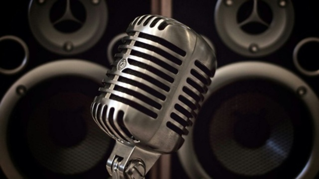 Se inventó el micrófono