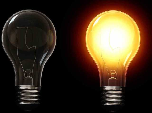 Edison visar upp den tekniksa glödlamapan.