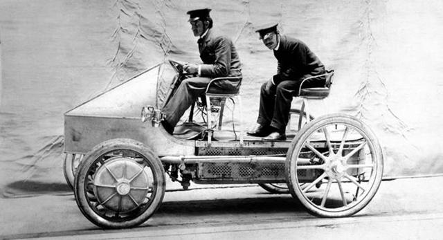 Elbilen uppfanns år 1900