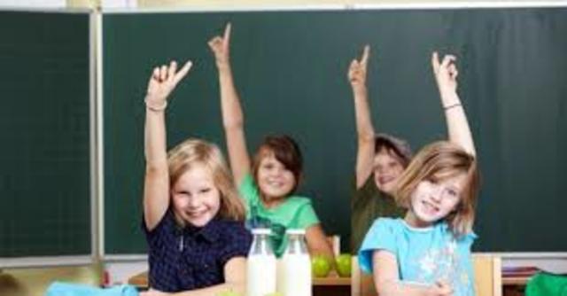 Niños acceden a la educación