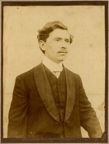 El líder revolucionario italiano,Giuseppe Mazzan ,es seleccionado por los illuminati ....