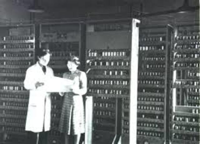 EDSAC (Electronic Delayed Storage Automatic Computer)