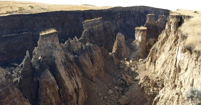 There is a gnash on a Wyoming farm