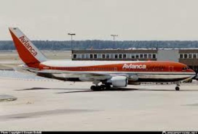 La aerolínea Avianca modernizó su flota de aviones al hacer la compra de modelos como el Jumbo 747 combi, el Boeing 767 y 200ER. Estos últimos bautizados Cristóbal Colón y Américo Vespucio.