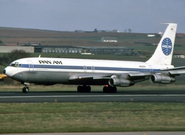 Entra a servivo Boeing 707