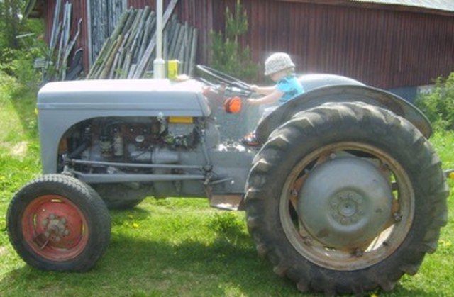 Första traktorn kom till svergie