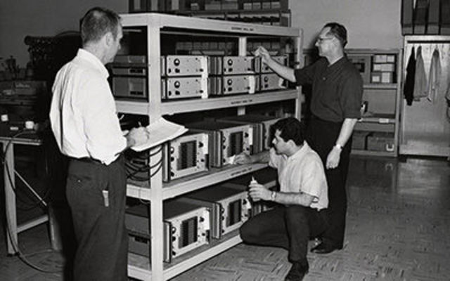 HP introduced the HP 5100A frequency synthesizer.