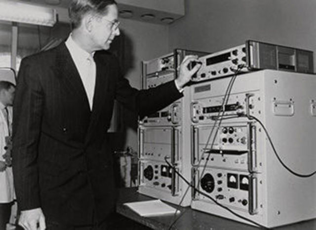 HP invents 5060A atomic clocks